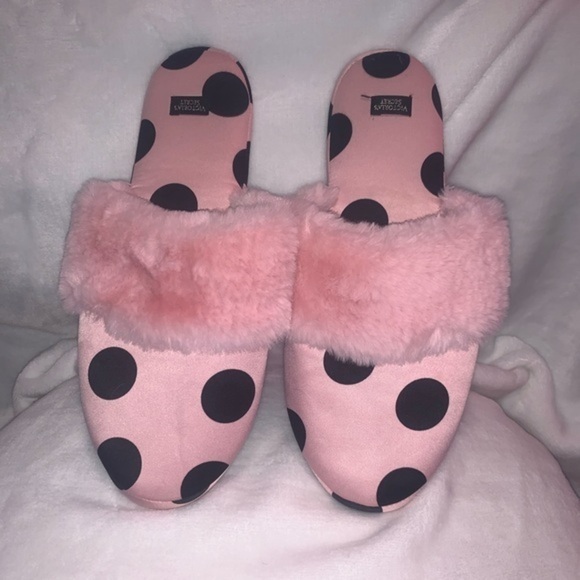 Victoria's Secret Shoes - Pink and black Slippers, size large